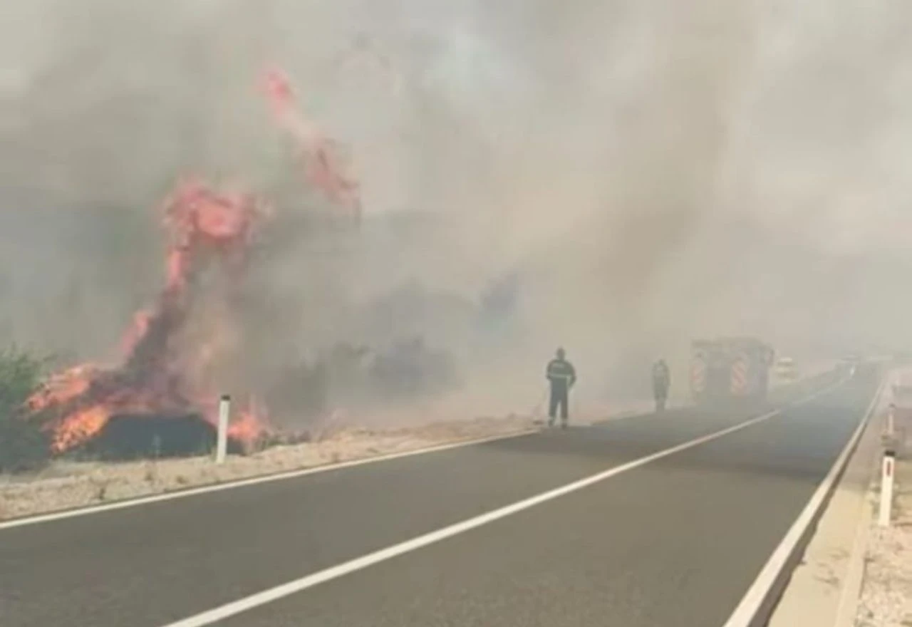 VIDEO | Zbog požara zatvorena cesta Stolac–Neum