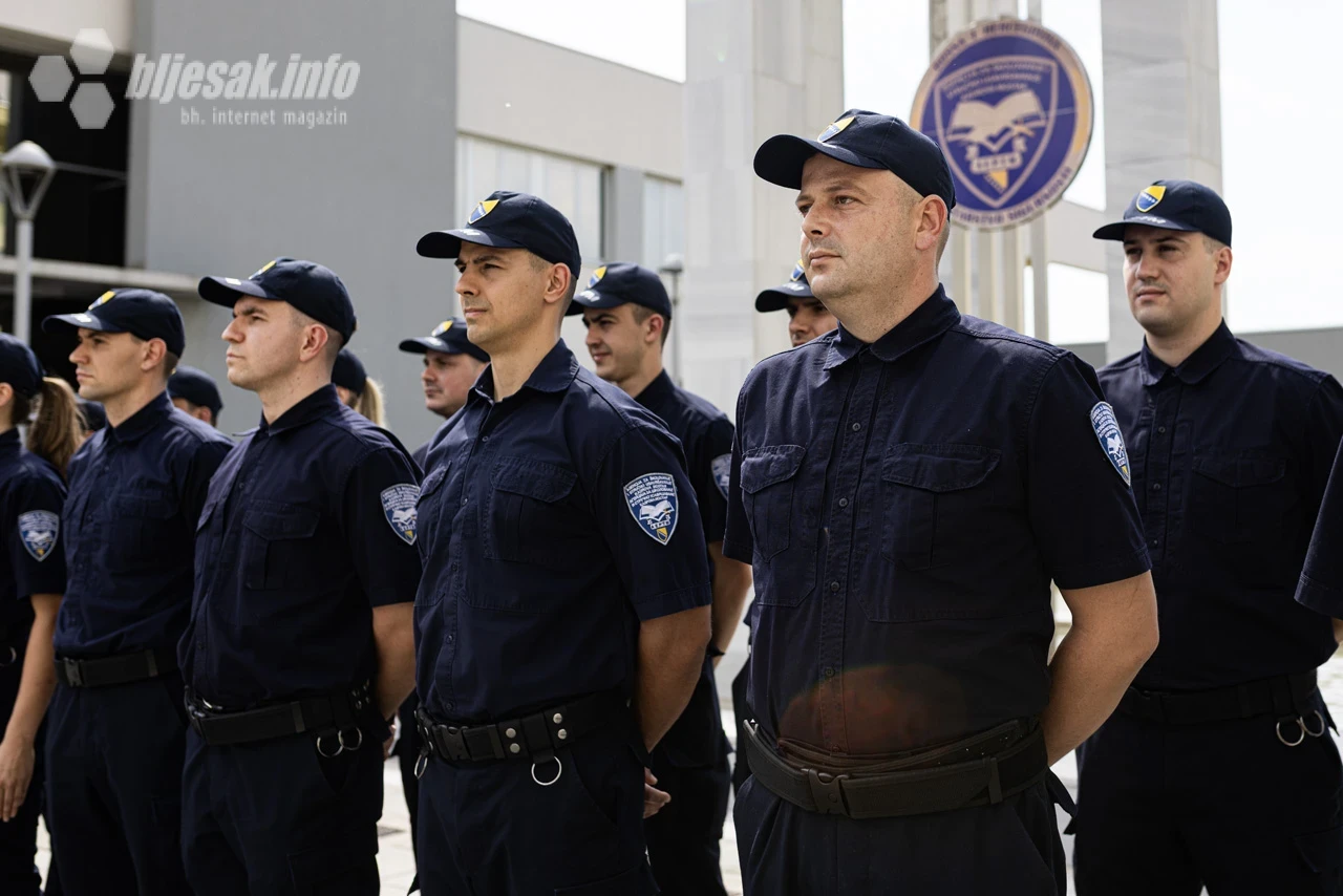 U četvrtak, 21. kolovoza 2025. godine održana je svečana promocija 20. generacije kadeta Agencije za školovanje i stručno usavršavanje kadrova, koji su pohađali temeljnu policijsku obuku II. razine i stekli čin “mlađi inspektor”.