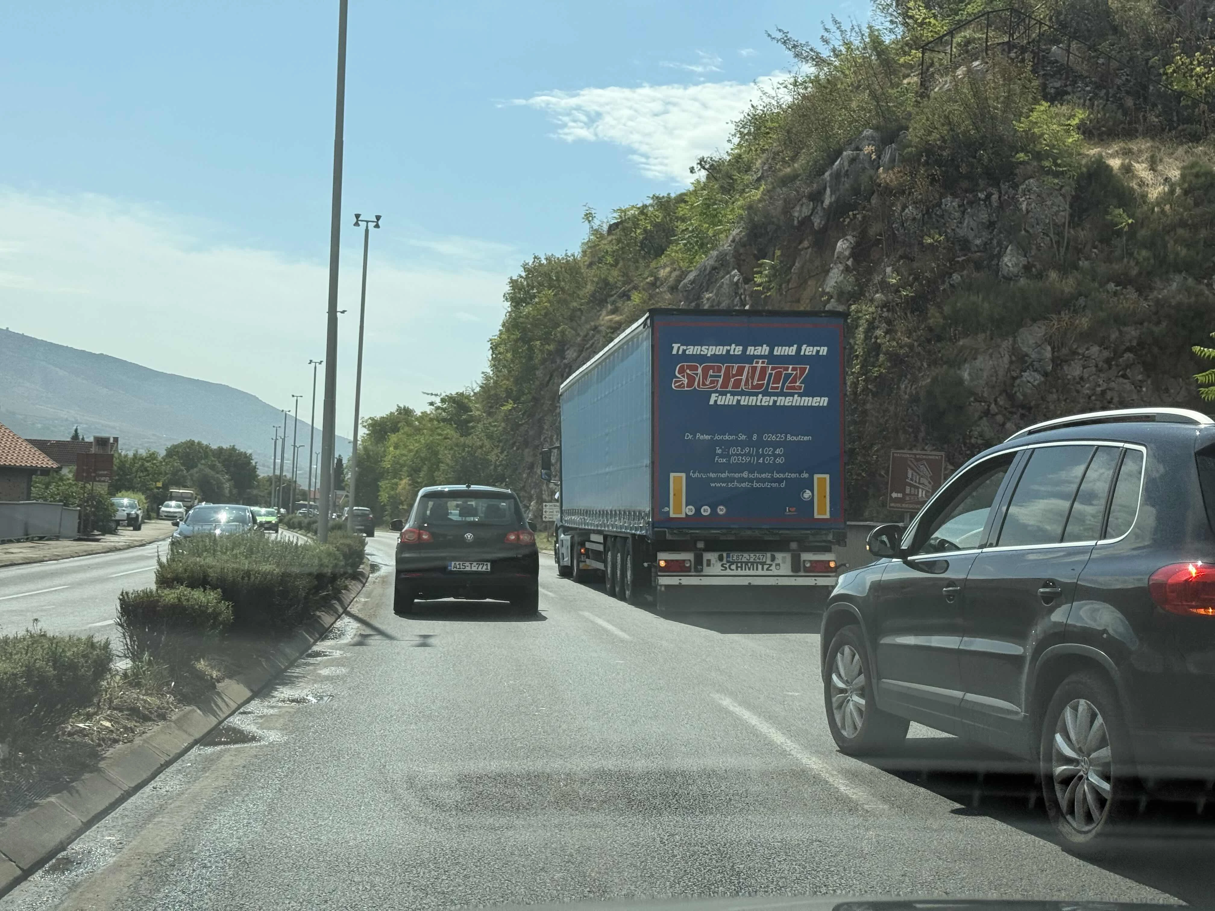 Šleper u kvaru otežava promet na Bulevaru