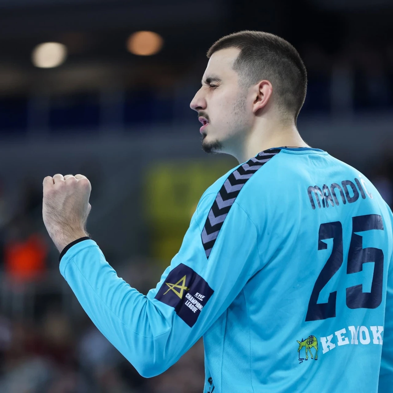 Matej Mandić potpisao trogodišnji ugovor s europskim prvakom