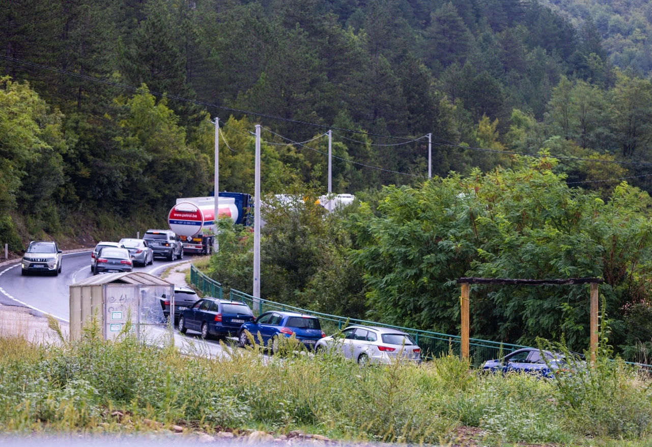 Konjic, Jablanica, Mostar: Gužve i kilometarske kolone na M-17