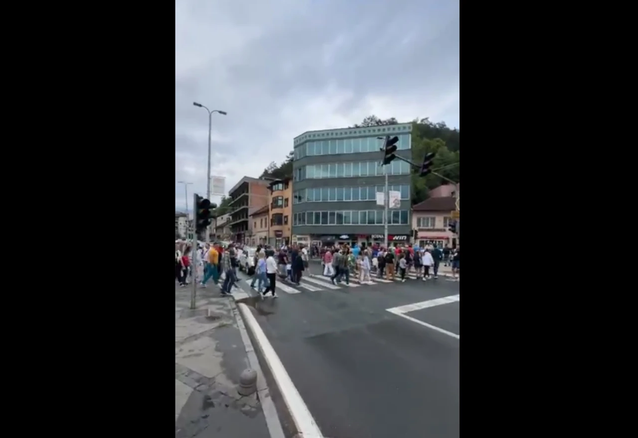 VIDEO | Građani Konjica pola sata neprestano prelazili pješački prijelaz