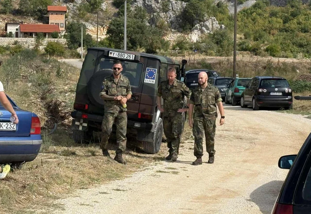 VIDEO | Stolac: EUFOR došao na gradilište zida oko lokacije gdje Bošnjaci žele groblje