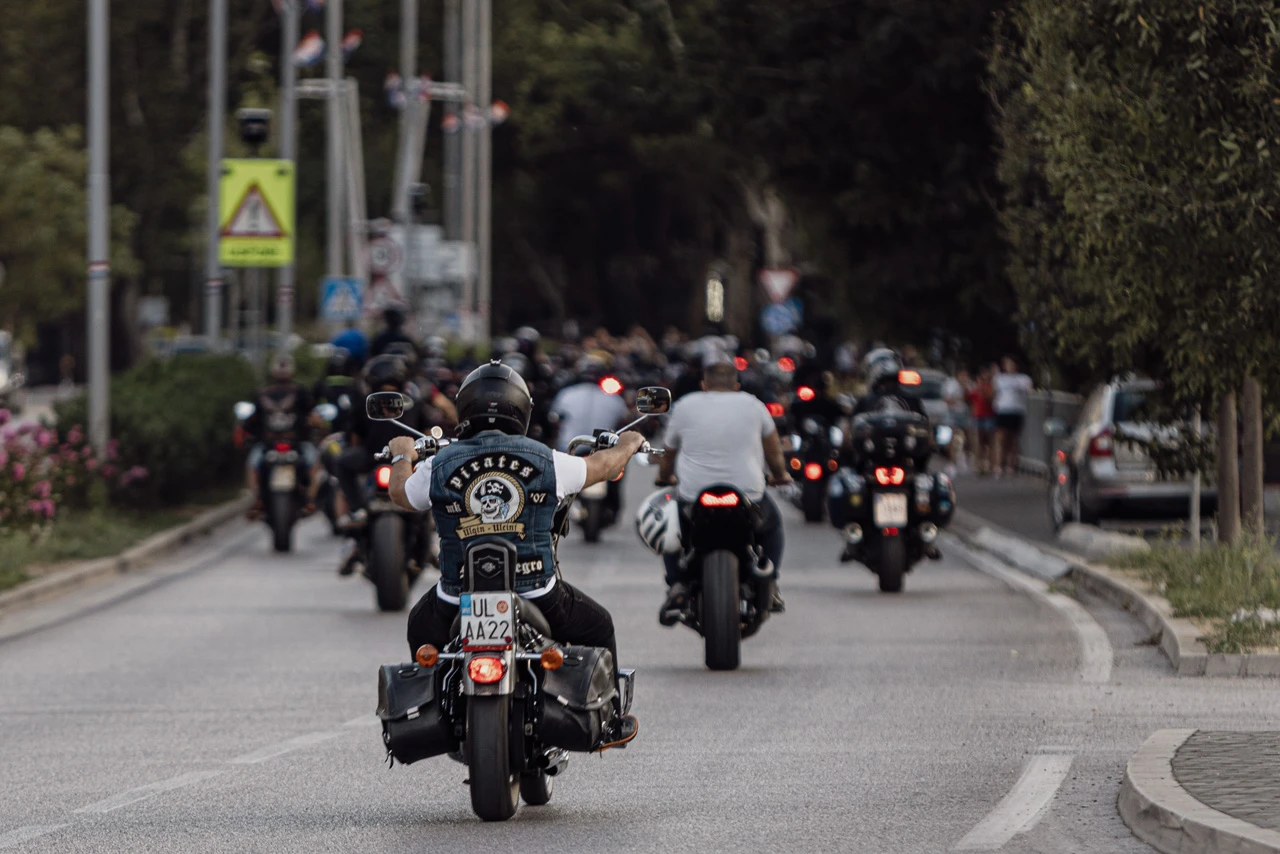 FOTO | Mostarom prošao defile motorista povodom obljetnice MK Team Mostar