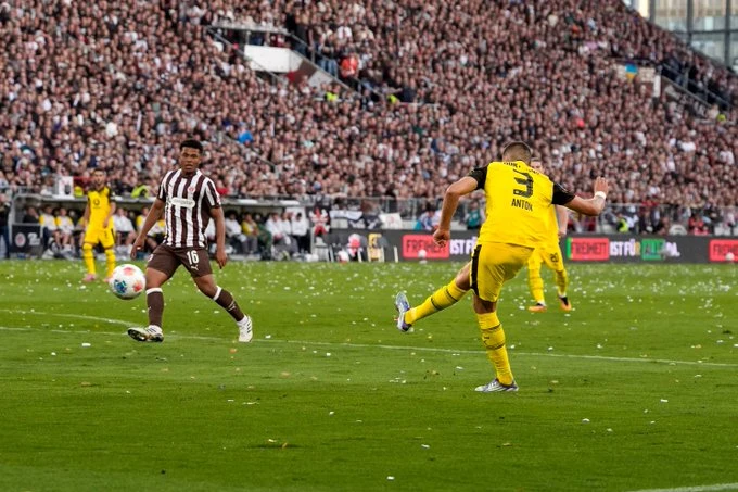 Borussia Dortmund vodila 3:1 do 85. minute i uzela samo bod