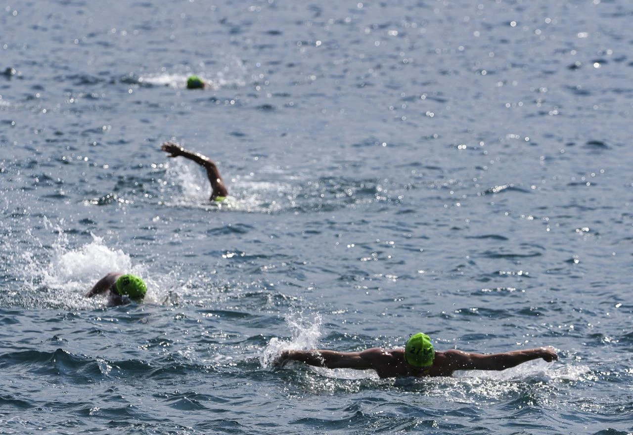 Više od 2.800 sportaša plivalo 6,5 kilometara s jednog kontinenta na drugi