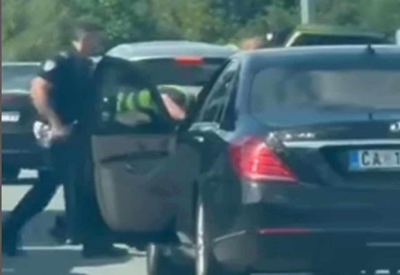 VIDEO | Šutiranje vozača izazvao gnjev u Srbiji, policajci suspendirani
