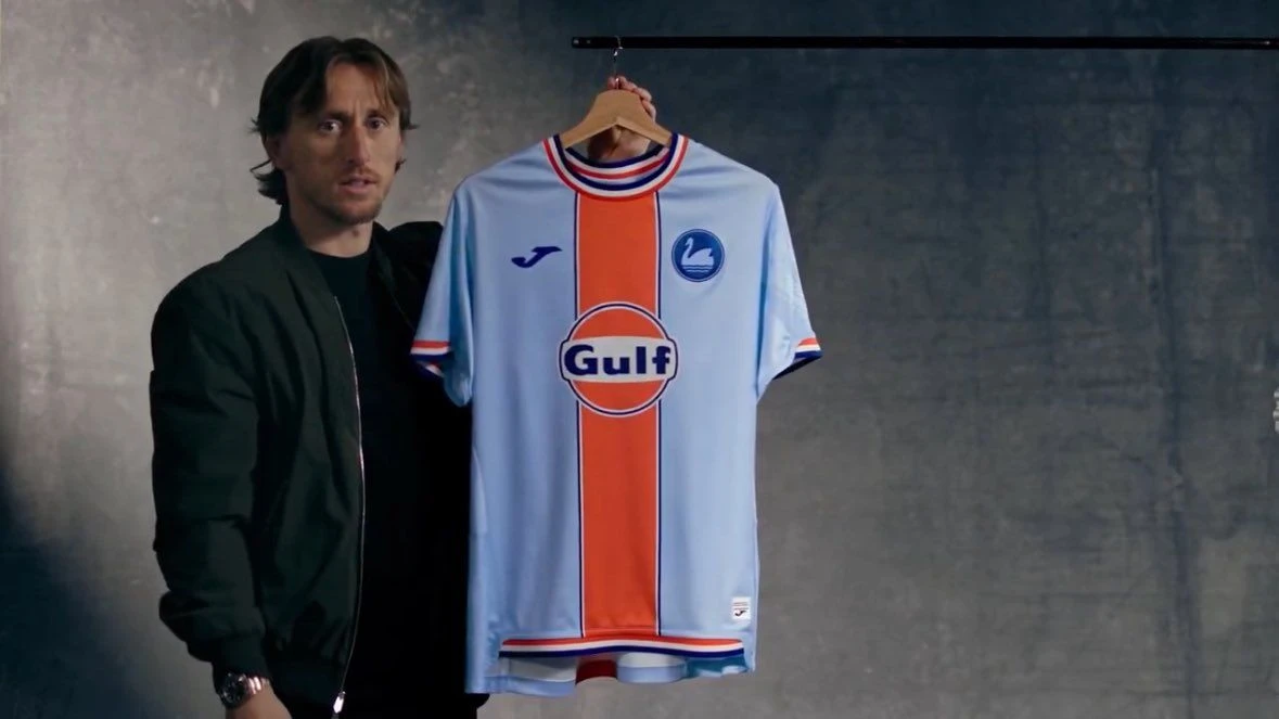 Modrić u Swanseaju kreirao dres s hrvatskim bojama