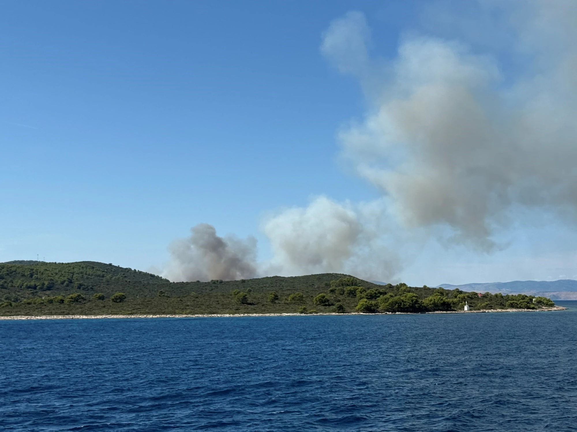 Veliki požar u Hrvatskoj na otoku Šolti