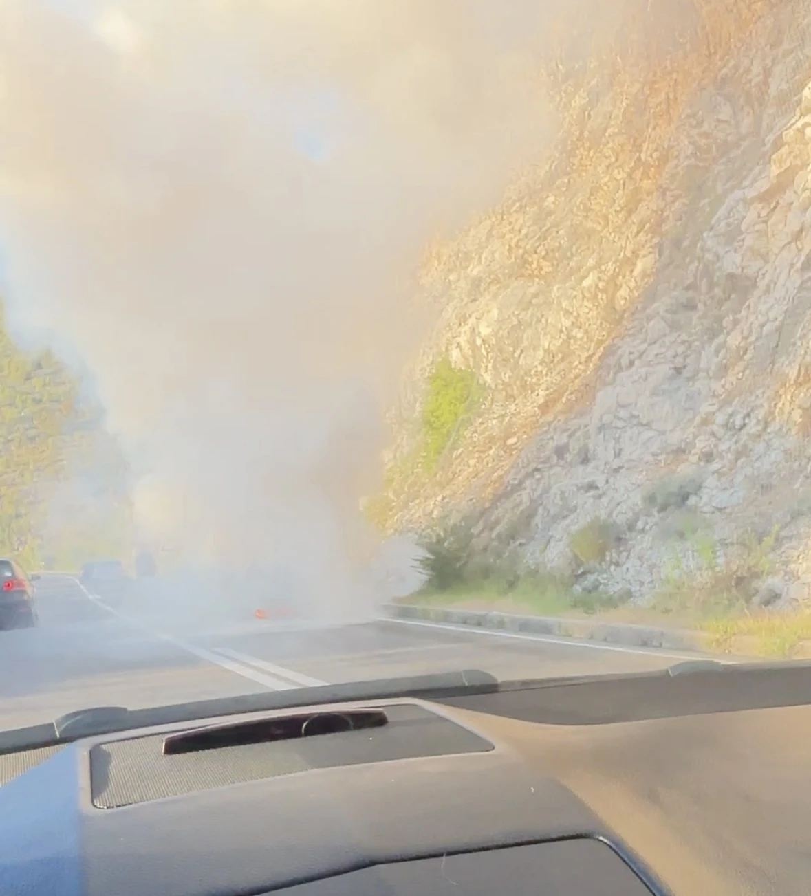 VIDEO: Zapalio se Mercedes na Žovnici