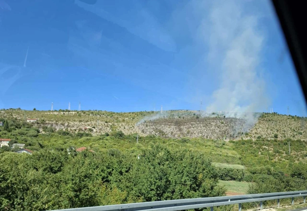 Izbio požar na Žovnici: Vatra se širi prema solarnim panelima
