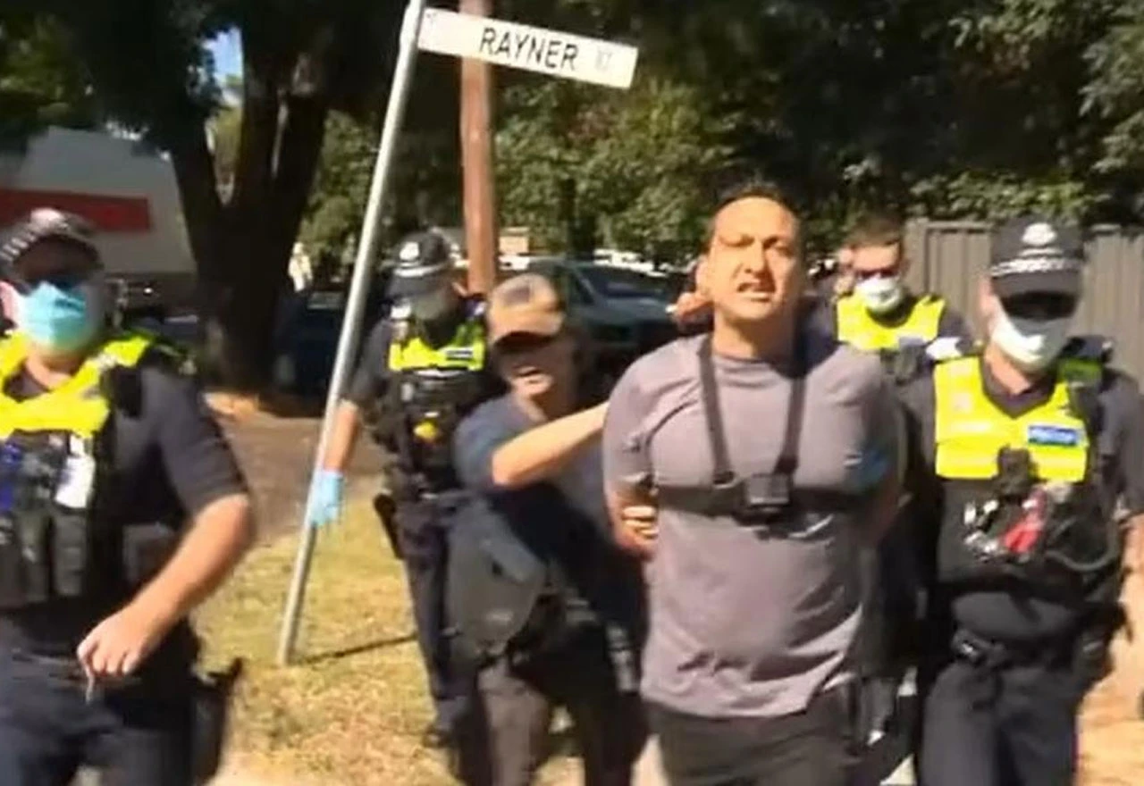 Ubio dva policajca i ranio trećeg, vlasti u Australiji nastavljaju potragu za osumnjičenim
