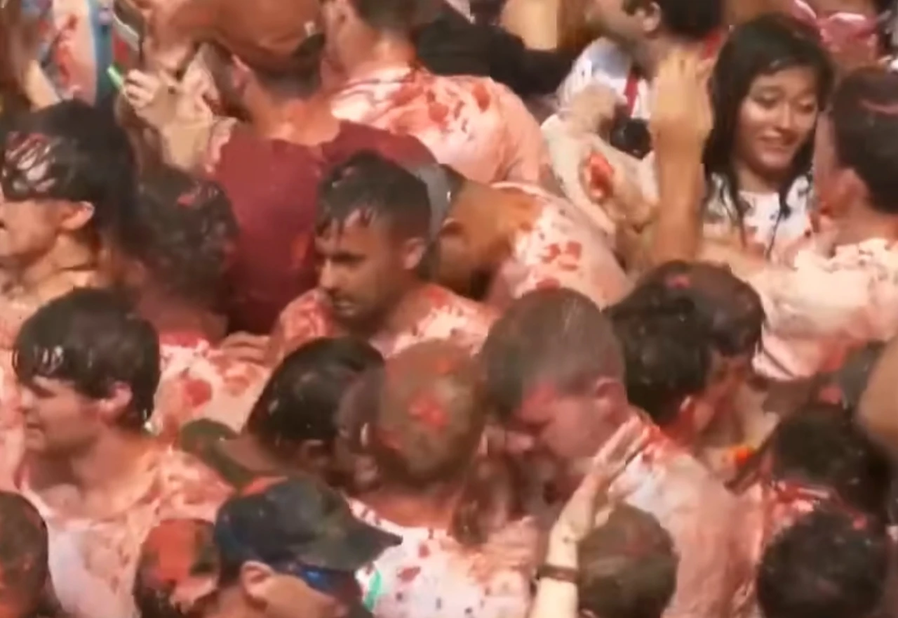 VIDEO | Tradicionalno gađanje rajčicama u Španjolskoj privuklo 22.000 posjetitelja