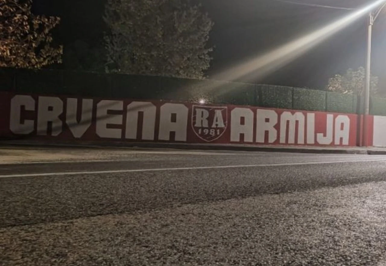 Novi grafit Red Armyja u Mostaru privukao pažnju prolaznika