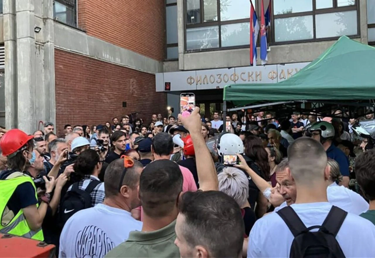 Policija spriječila ulazak studentima na Filozofski fakultet