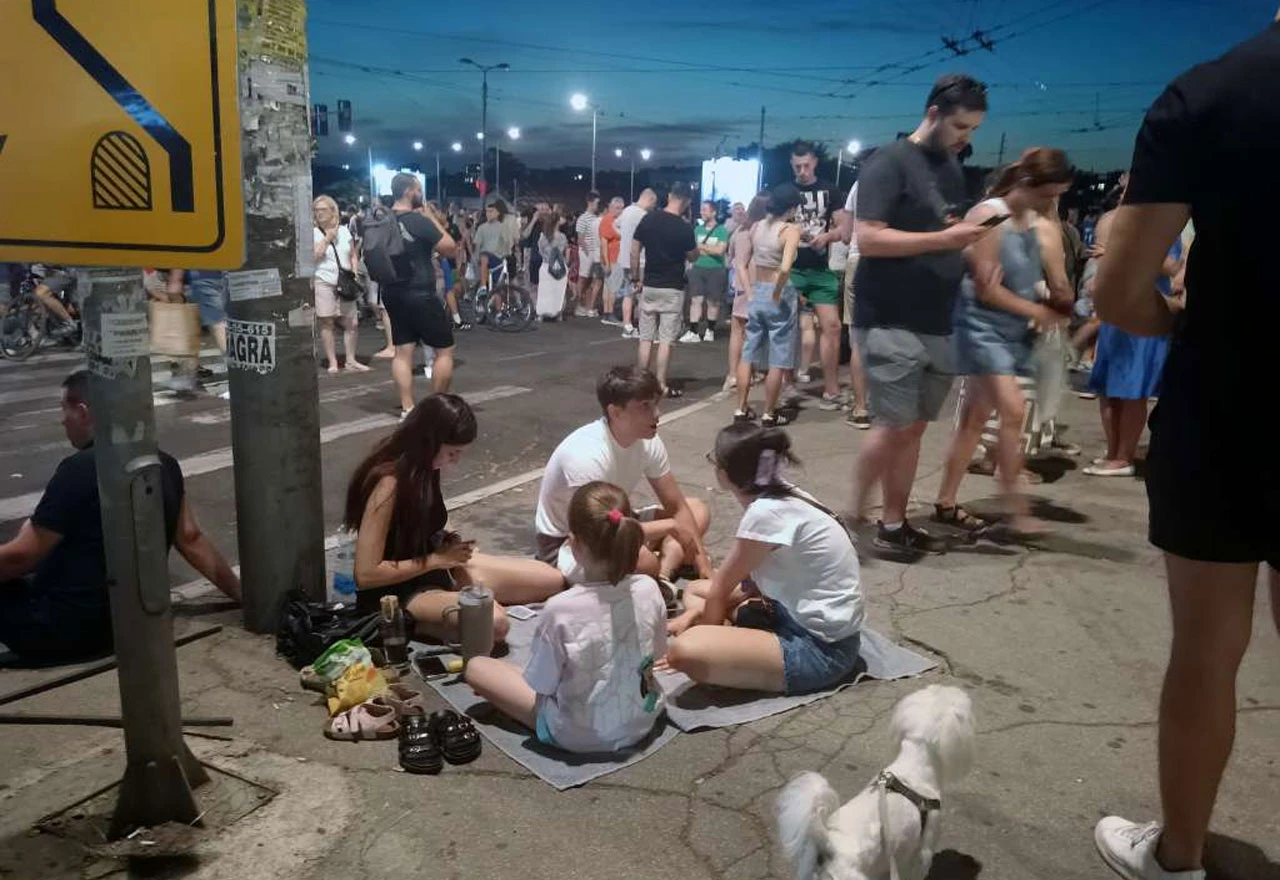 Građani uz studente, Vučić pokušava smiriti situaciju
