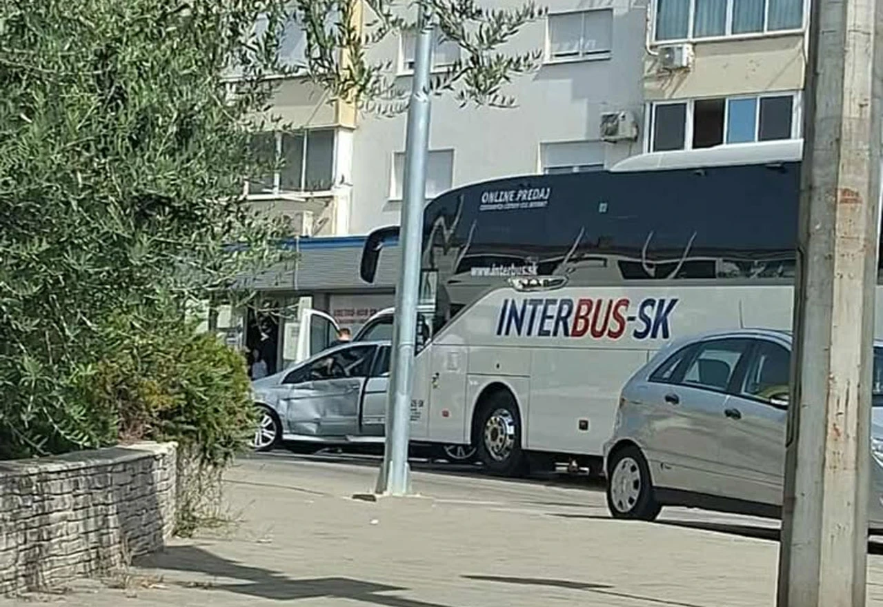 Sudar autobusa i automobila na cesti Ljubuški-Grude