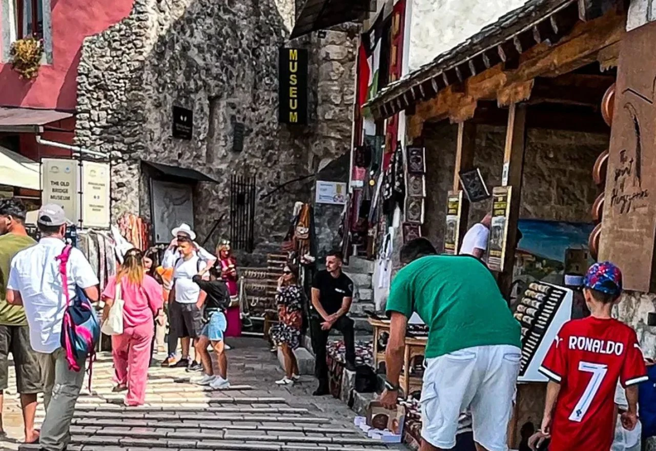 FOTO | Mostar: Policijske snage u Starom gradu