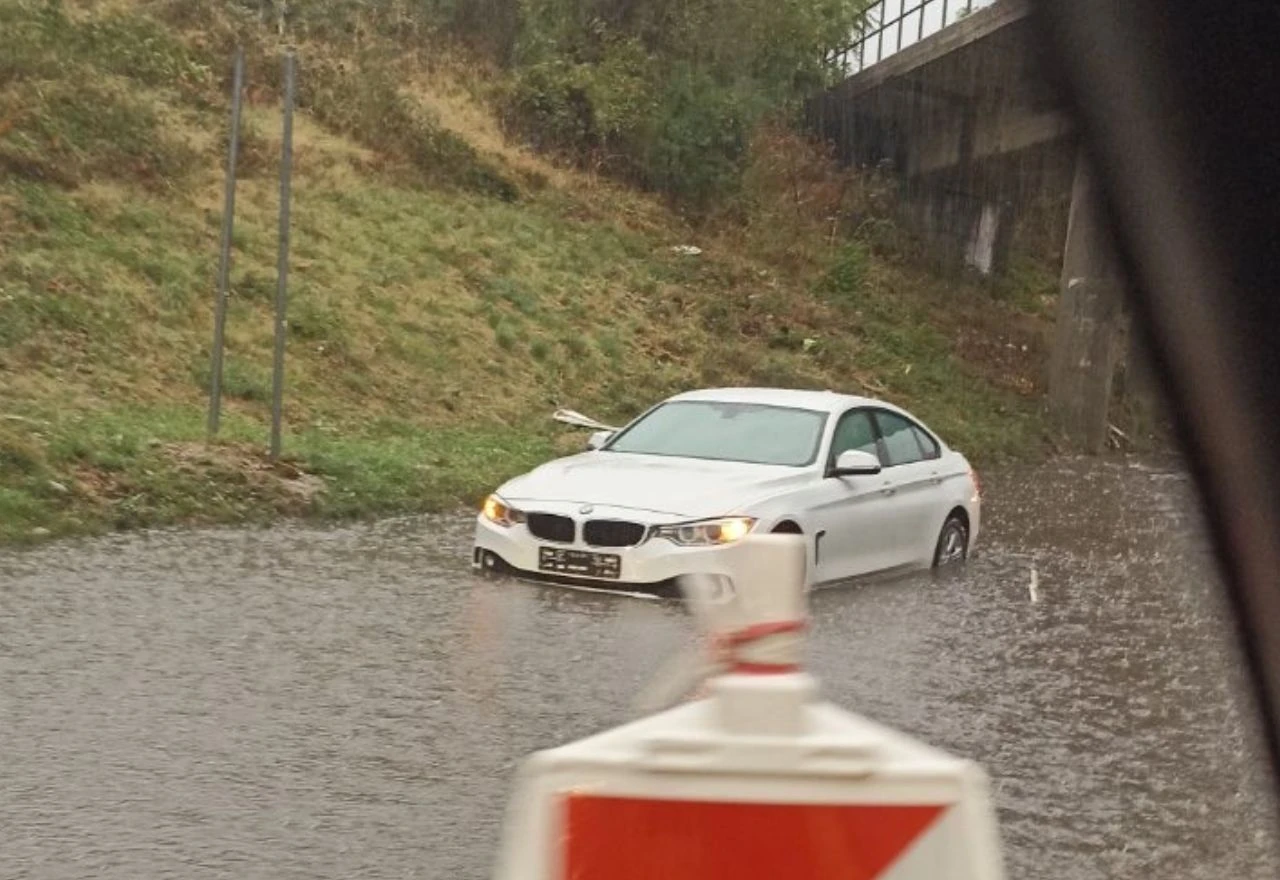 Poplavljen podvožnjak na ulazu u Mostar, preporučuje se M-17