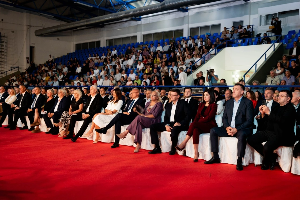 Političari u prvom redu