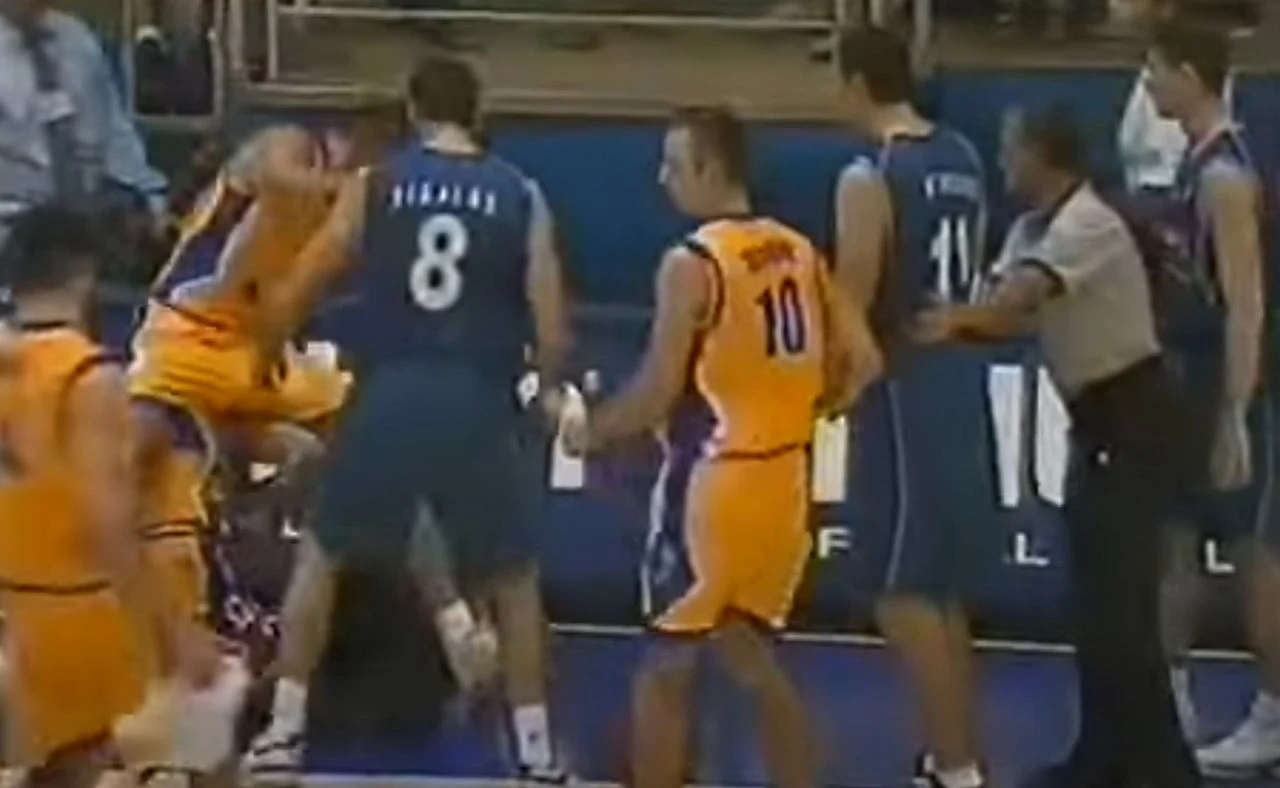 S Grcima se igralo često: U Gironi je Alvertis pogodio sa sirenom, u Turskoj je izbila tučnjava