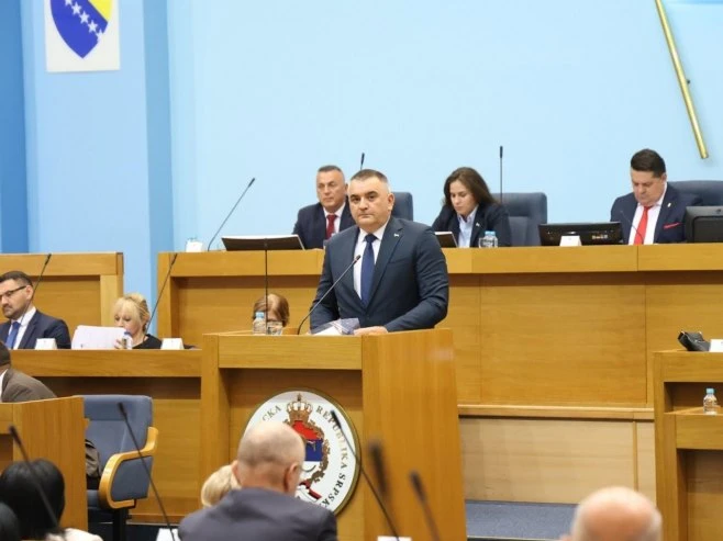 Opozicija napustila sjednicu: Minić objavio da je izvršen državni udar na entitet
