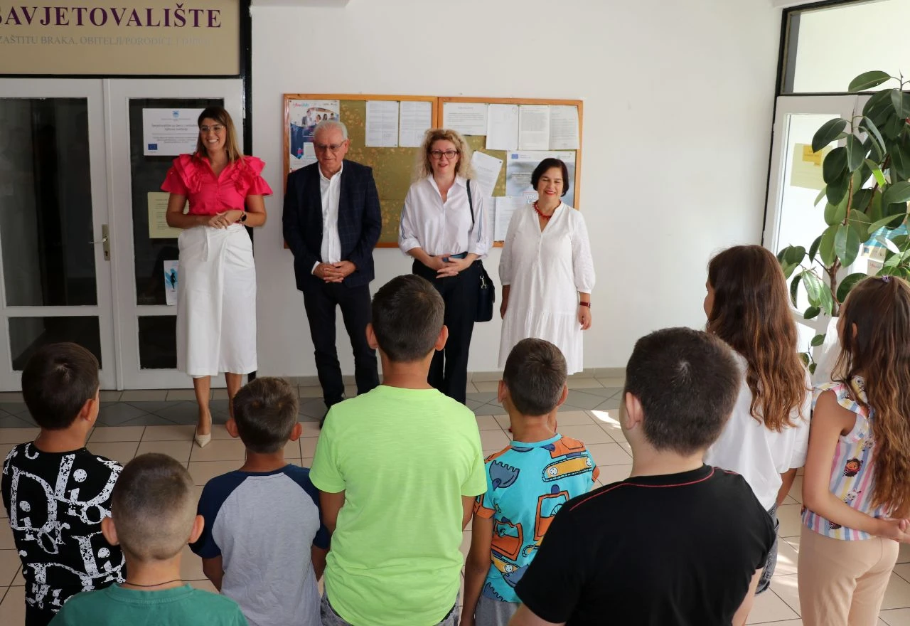 HNŽ: Tisuću školskih torbi za učenike iz socijalno ugroženih obitelji