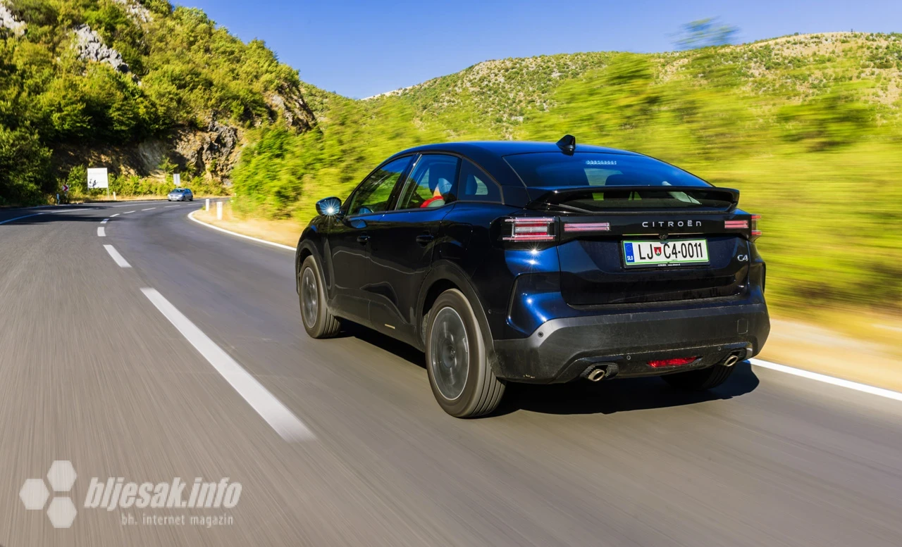 Bljesak je vozio Citroen C4 Bussines Hybrid 145