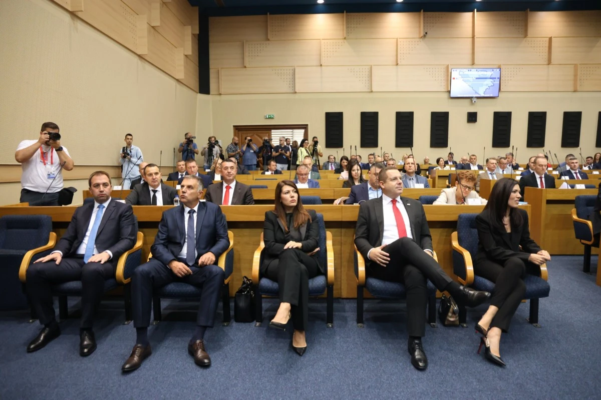 Za predstavnike iz Hercegovine nije bilo mjesta: Tko su novi ministri u Vladi Republike Srpske?