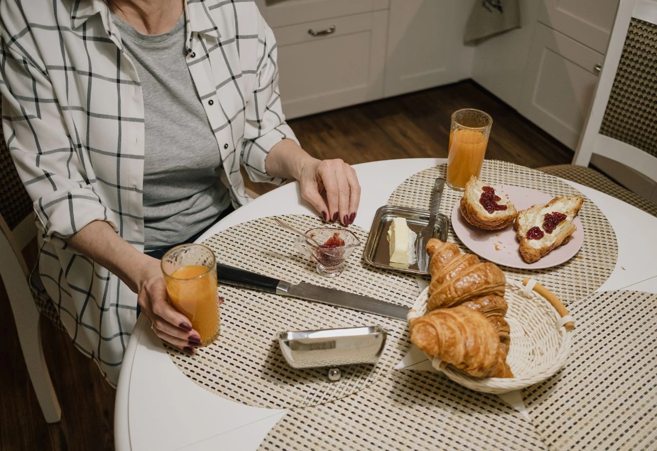 Nije samo važno što jedete nego i kada jedete u starijoj dobi, a evo i zašto