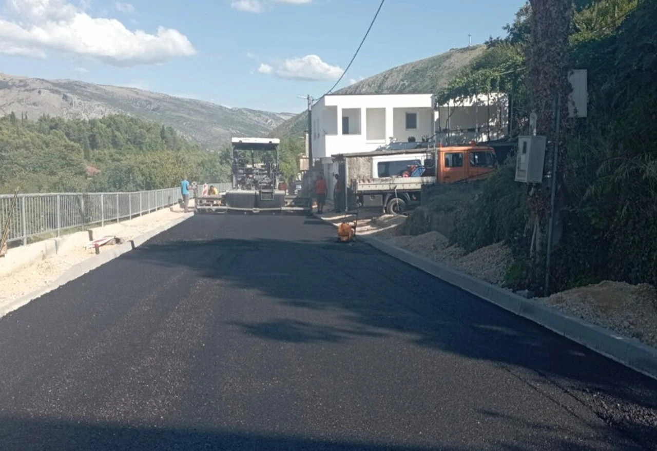 Radovi u Ilićkoj ulici u završnoj fazi: Postavlja se prvi sloj asfalta
