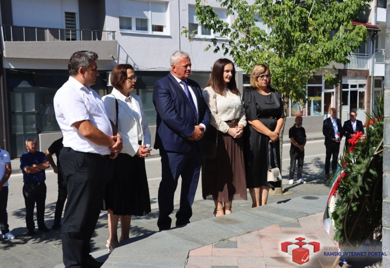 Dan općine Prozor-Rama obilježen polaganjem vijenaca i otvorenjem tržnice