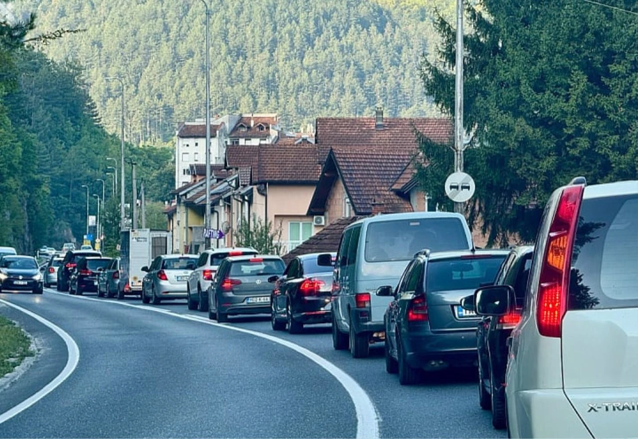 Prometni čep u Konjicu, kolona duga nekoliko kilometara
