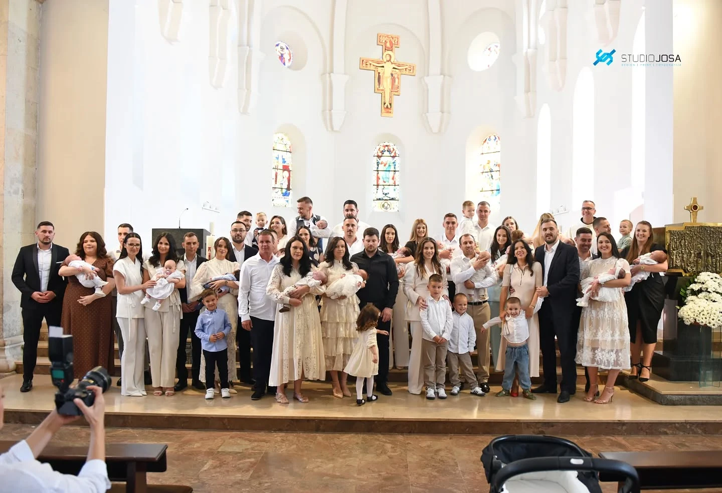 U širokobriješkoj crkvi u jednom danu kršteno čak četrnaestero djece