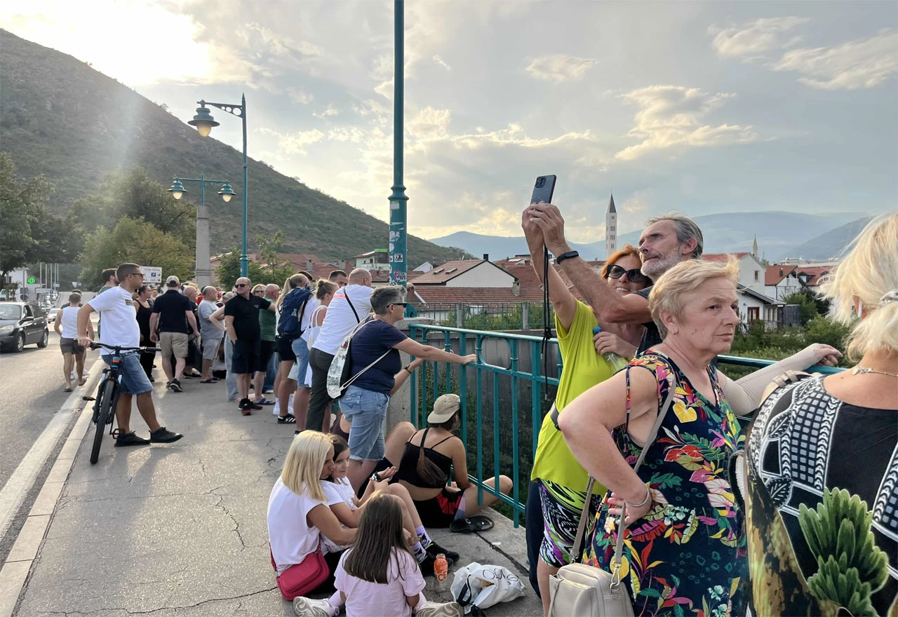 Veliki broj gledatelja i na Lučkom mostu: Finale Red Bull Cliff Divinga