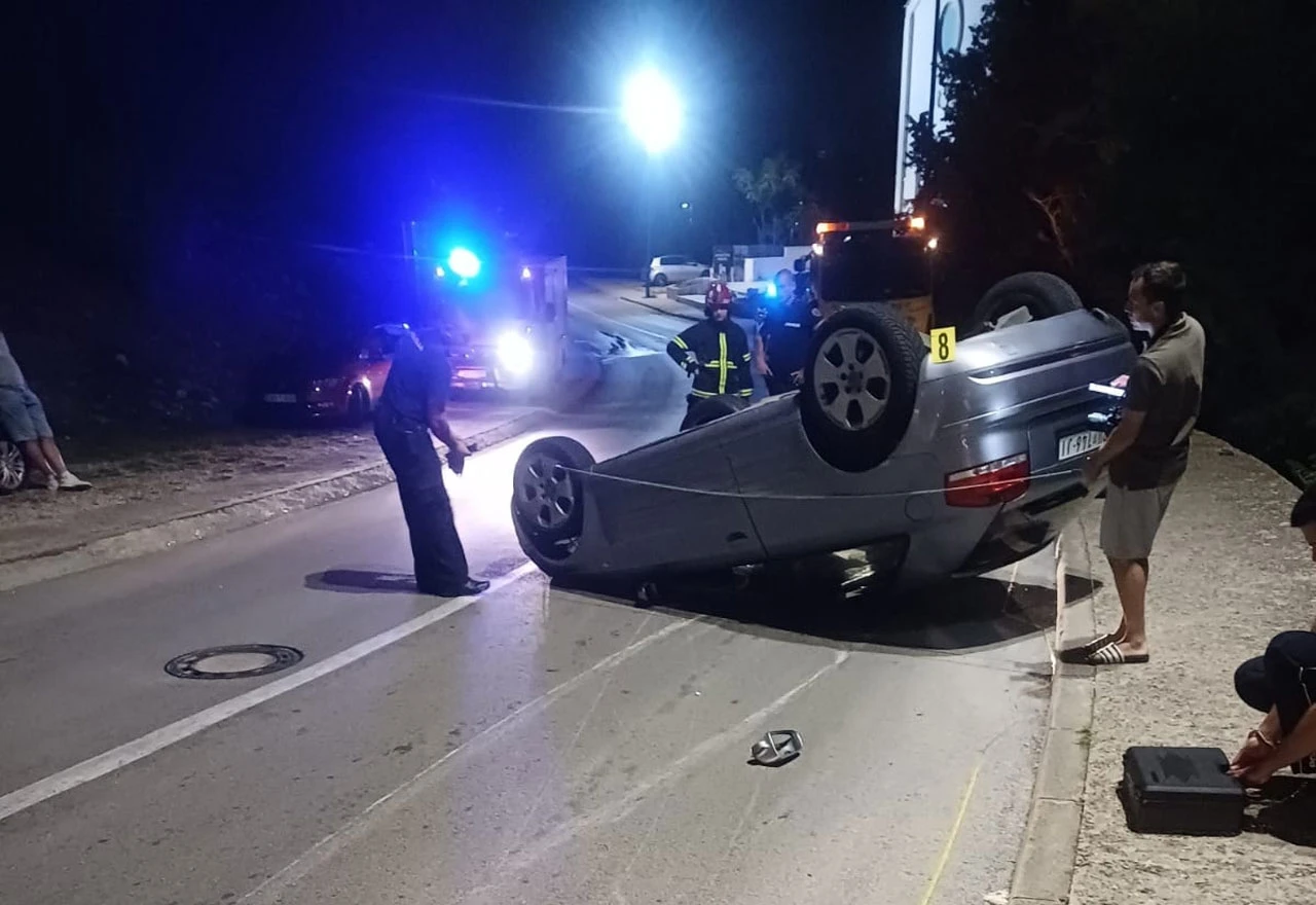 Prometna nesreća u Neumu, automobil završio na krovu