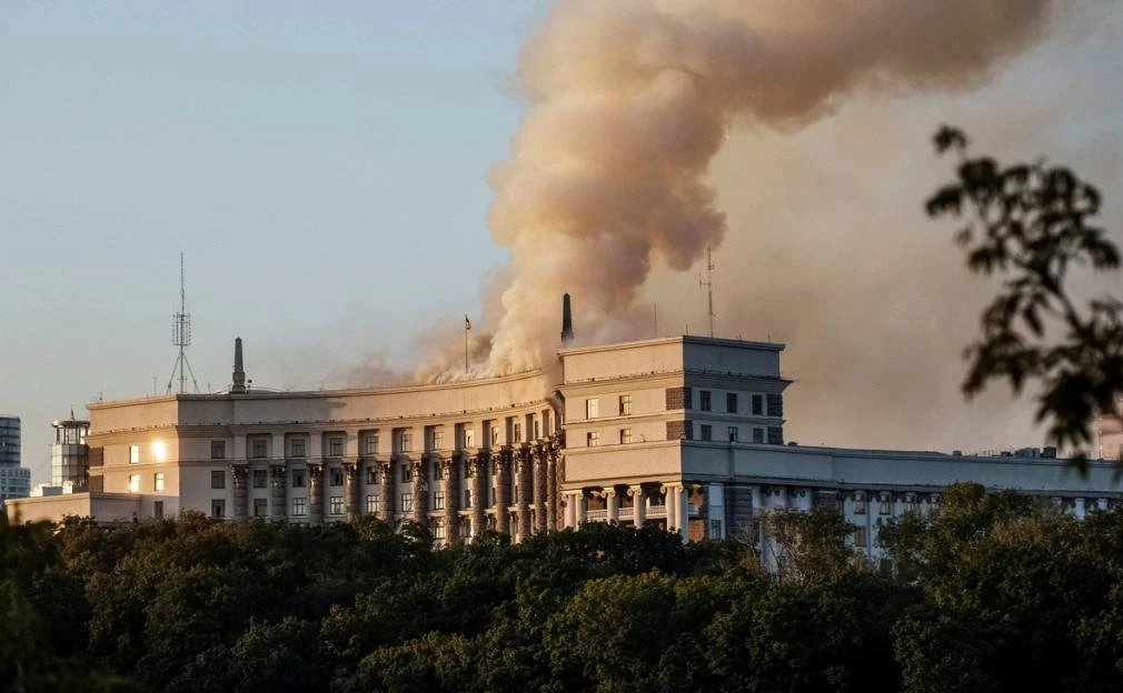VIDEO: Rusi pogodili zgradu ukrajinske vlade