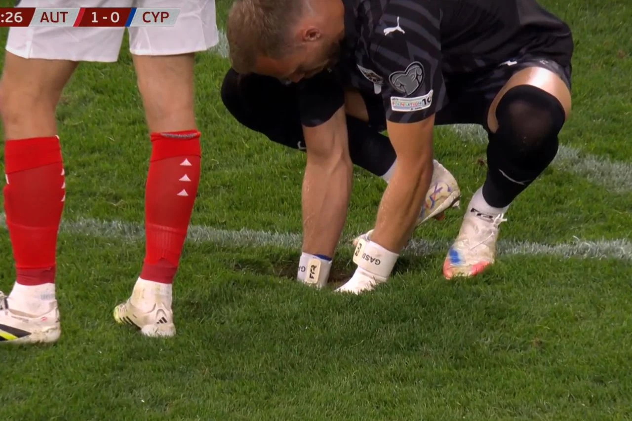 Iznenada se pojavila rupa na utakmici Austrija - Cipar