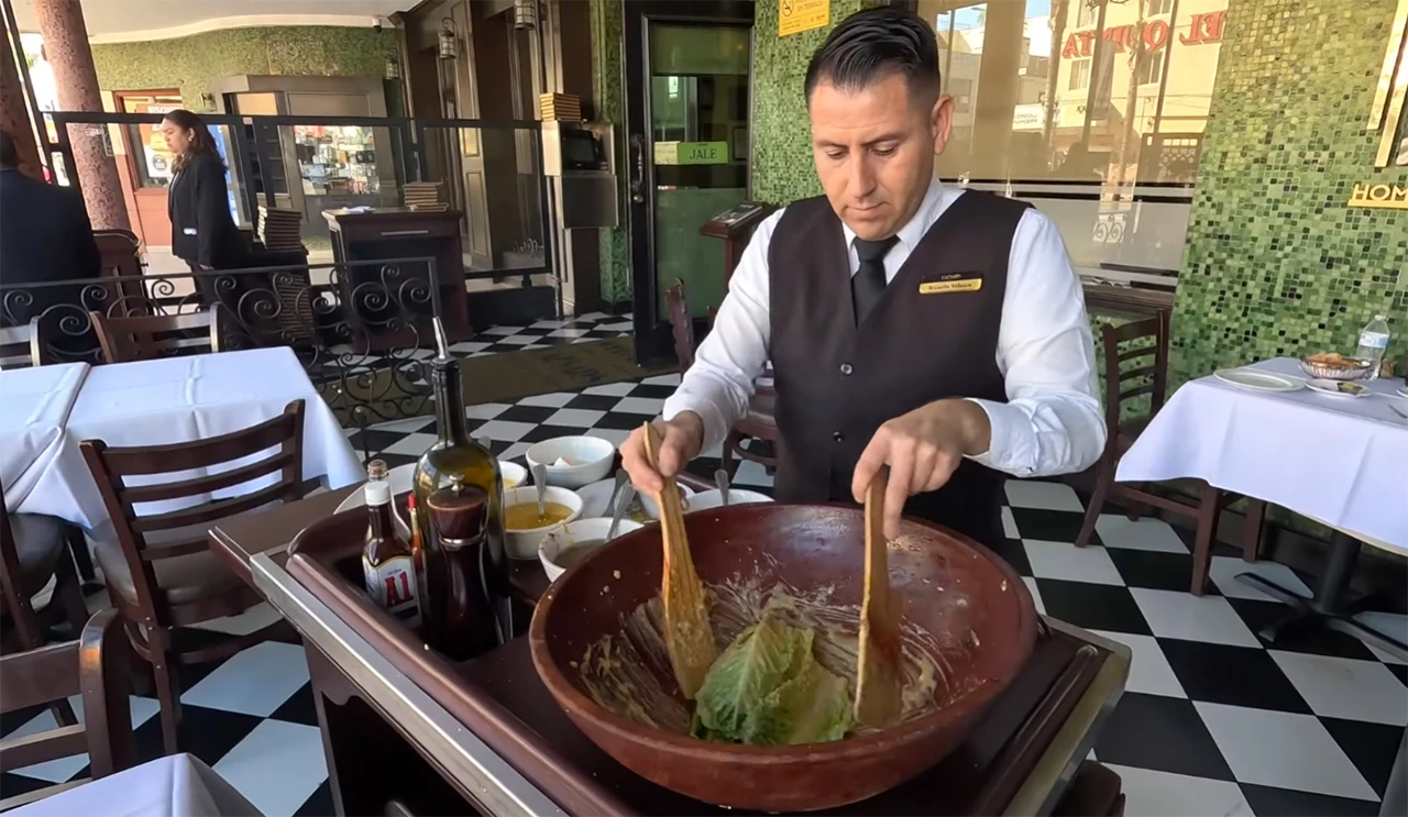 VIDEO | Kako je nastala Cezar salata – originalni recept iz 1924.