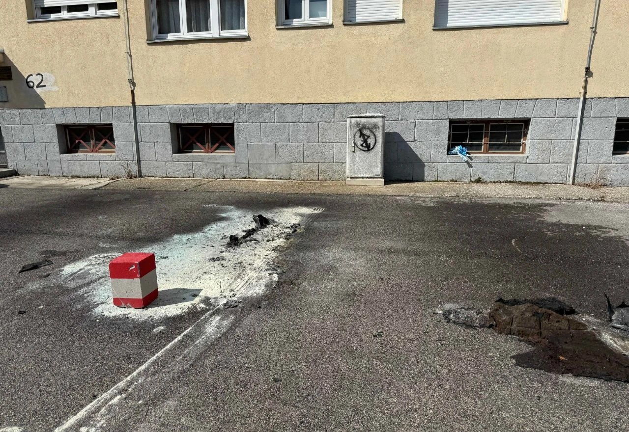 Mostar: Gorio automobil u Ulici Alekse Šantića