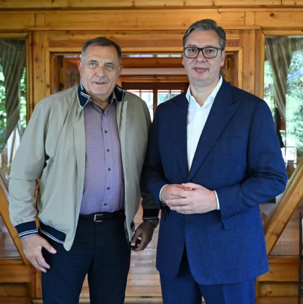Dodik se sastao s Vučićem u Beogradu