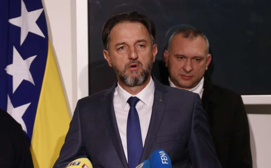 Mahmutović pojasnio zašto je "spasio" nelegalnu Vladu RS-a
