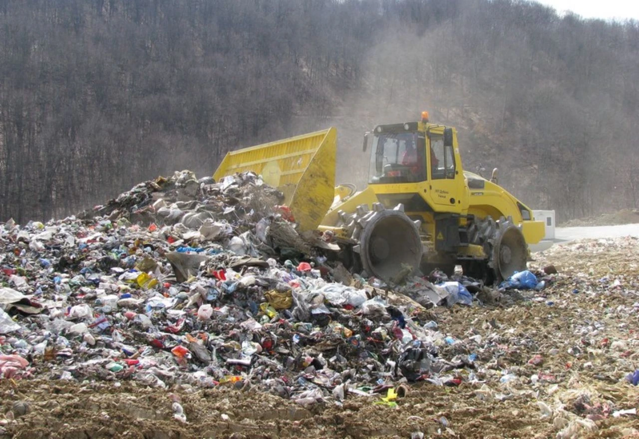 Zeničani ogorčeni zbog odlaganja otpada iz Mostara na Mošćanicu