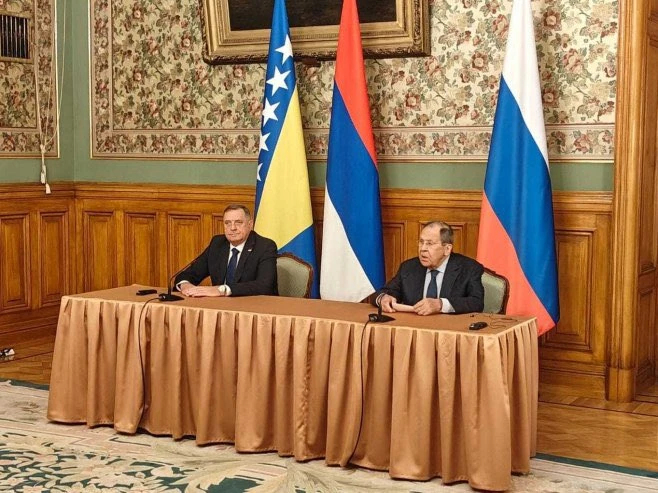 Dodikove poruke iz Moskve: O Schmidtu, Britancima, odvajanju i trećem entitetu