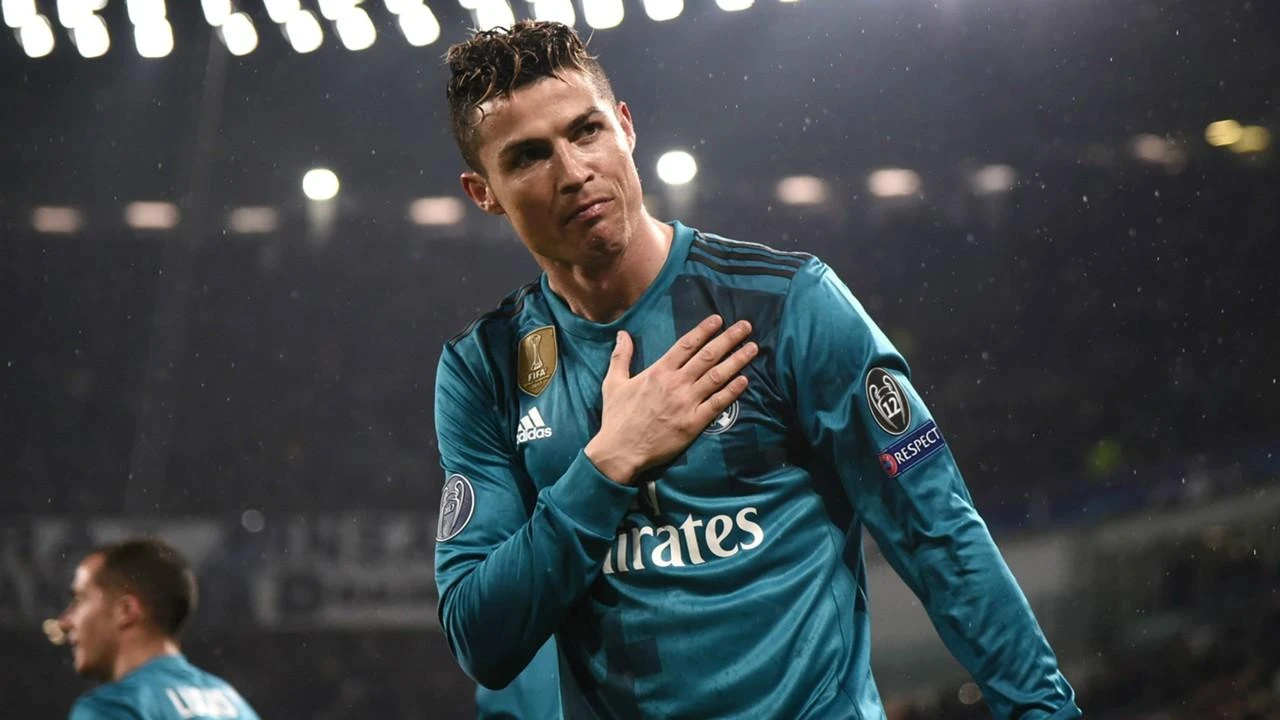 VIDEO | Neugodna scena u hotelu: Cristiano Ronaldo odgurnuo te opsovao obožavatelja