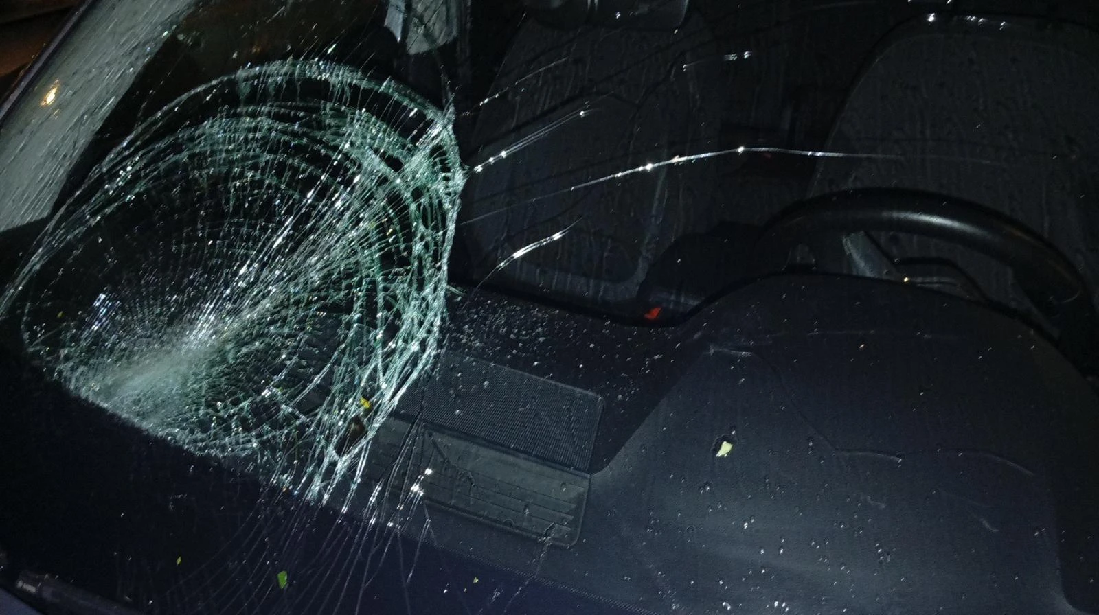 Na Bijelom brijegu su oštećeni i automobili