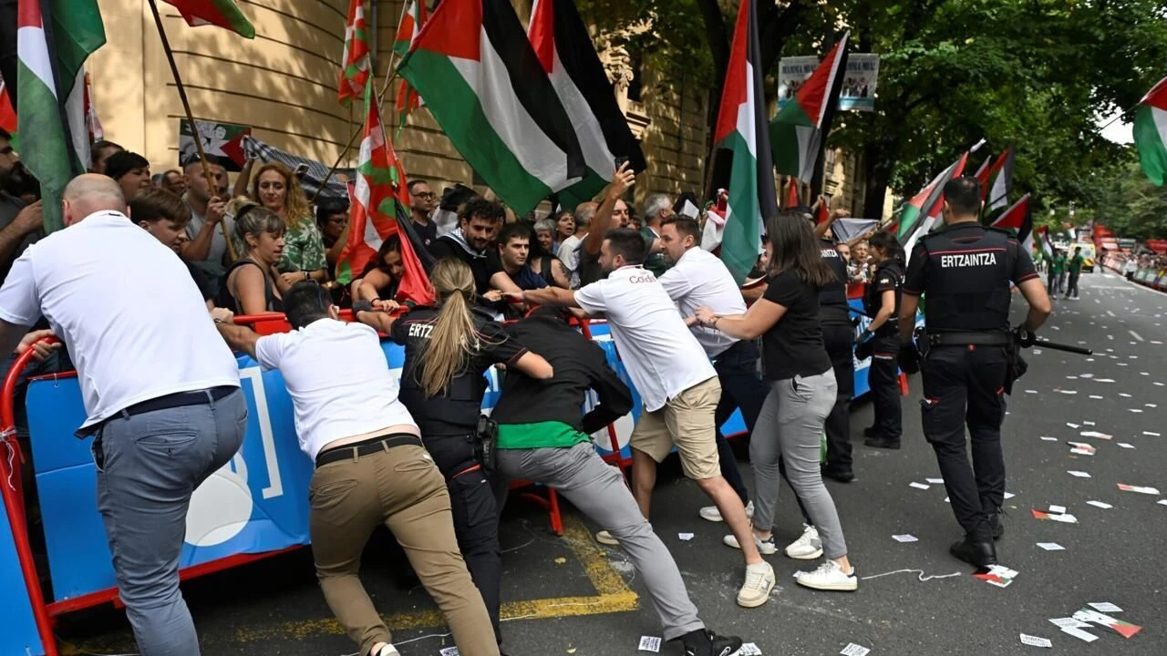Biciklisti za nastavak Vuelte usprkos propalestinskim prosvjedima