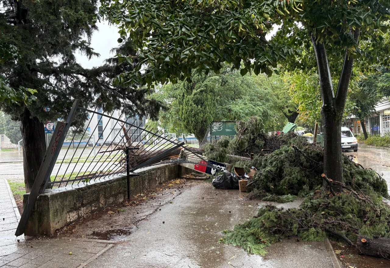 Nakon nevremena u Mostaru: Ozlijeđenih osoba nije bilo, dijelovi grada bez struje