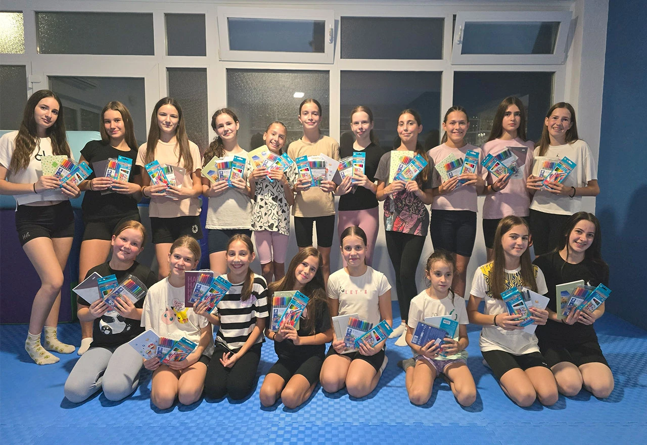 Cheerleading sportašice i sportaši iz ŽZH na početku nove sezone dobili školski pribor