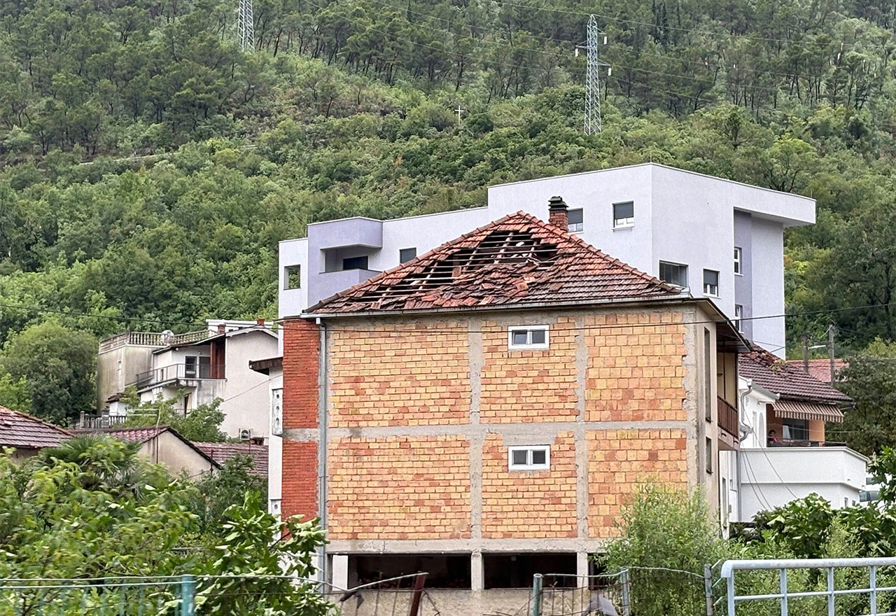 FOTO | U Ilićima zabilježena materijalna šteta na kućama